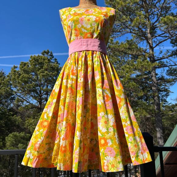 Vintage 50s/60s Yellow & Pink Floral Full Skirt Coquette Sundress + Sash S - Picture 2 of 9